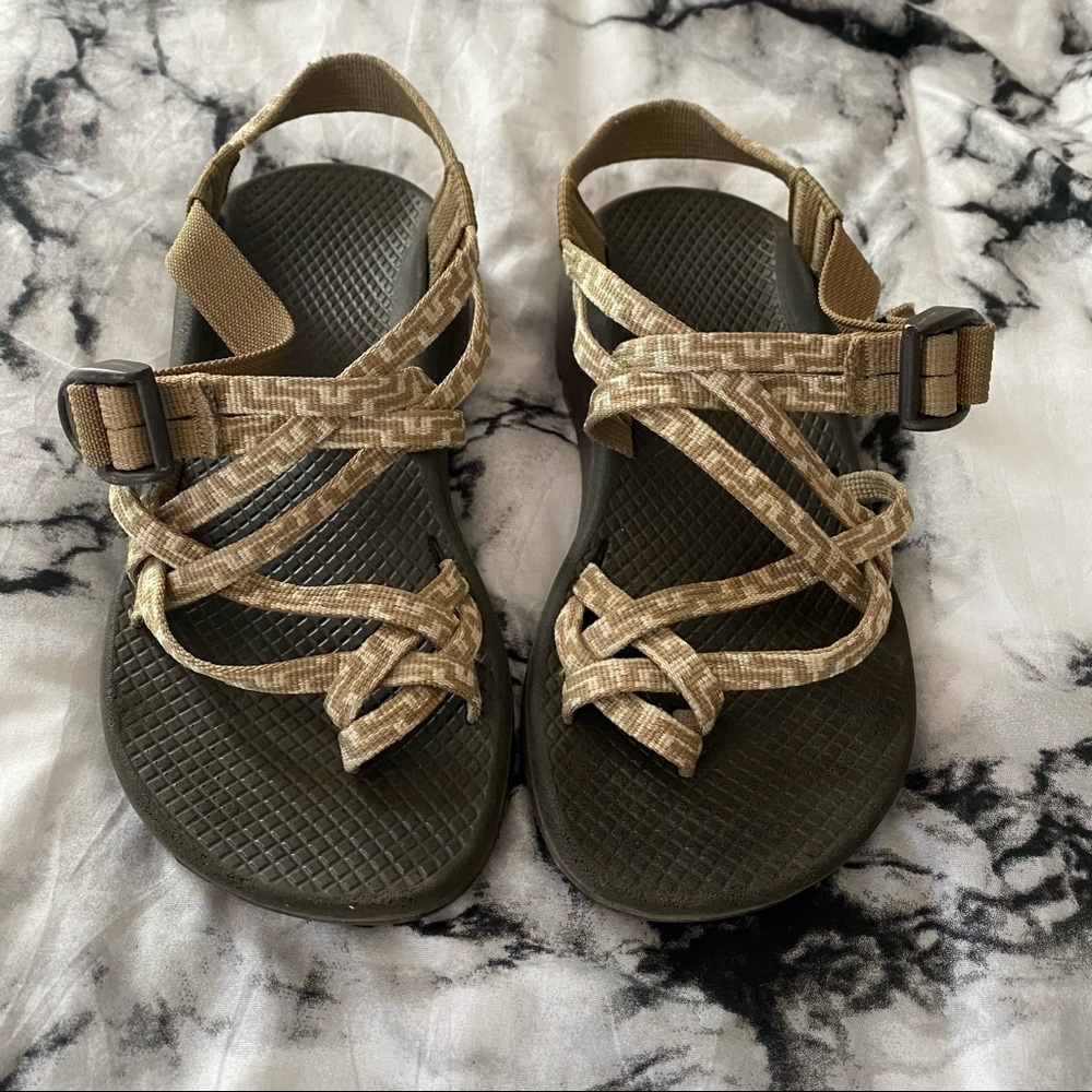 Women’s Chaco size 6 tan / brown